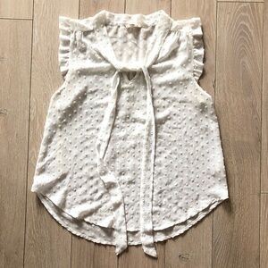 EM Textured Sleeveless Chiffon Blouse in White Size M